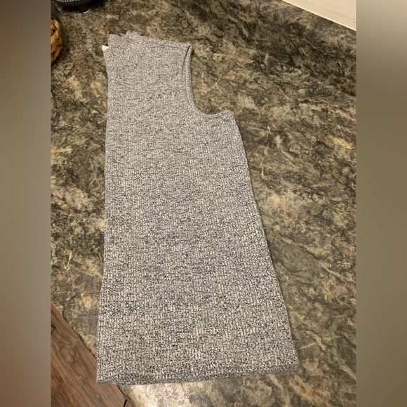 2 Grey Gap Mockneck Sleeveless Sweaters - Picture 4 of 11